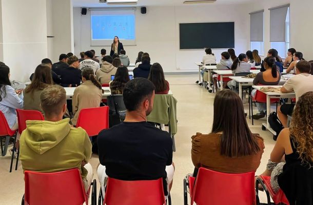 El alumnado de último curso de BAM ha asistido a un taller de formación en SCMI (Sistema para el Cuidado Mutuo Integral)